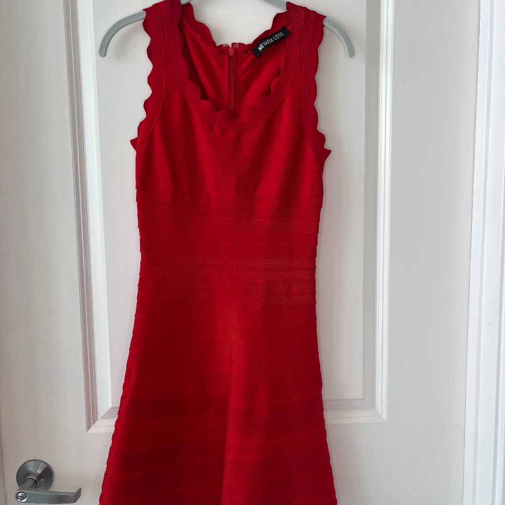 Nevada Love Red Scalloped Bandage Dress – Size M